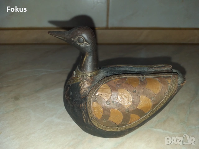 Уникална дървена патица патка с месингов обков