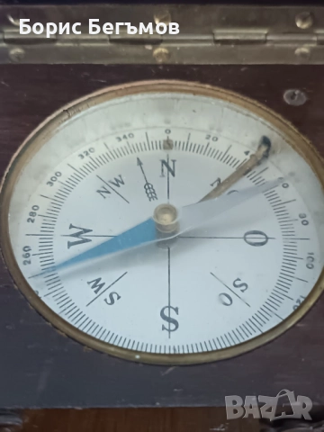 Античен компас в сгъваем дървен корпус, снимка 4 - Антикварни и старинни предмети - 52044368