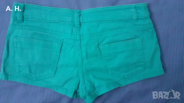 Зелени къси панталони, снимка 2 - Къси панталони и бермуди - 26601430