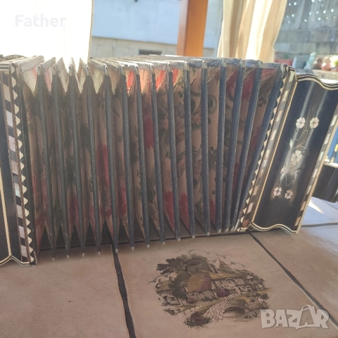 Колекционерски ретро акордеон Maximilien Vichoff, снимка 12 - Акордеони - 51787016