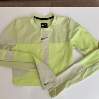 Неонова зелена еластична спортна блуза топ Nike Найк , снимка 4 - Спортни екипи - 44909869