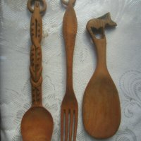 3 бр стари дървени лъжици и вилица с дърворезба, снимка 3 - Други - 33662534