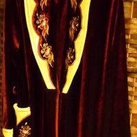  Коллекционный, дамский, велюровый, длинный халат. Вышивка. Европейский размер :40 /42, 44/46, снимка 2 - Колекции - 35241977