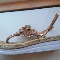 Уникално красиви сандали с камъни в розово злато+ подарък тениска в розово злато, снимка 6 - Сандали - 28531340