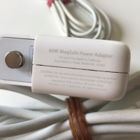 ✅ Зарядно 🔝 Apple MagSafe 60W, снимка 2 - Лаптоп аксесоари - 36556716