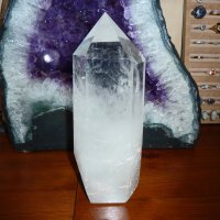 Планински кристал обелиск 1.9кг 23см подходящ за подарък, снимка 1 - Други ценни предмети - 43341684