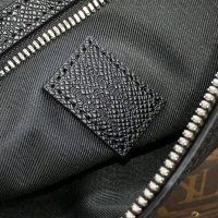 Чанта Louis vuitton M30936 Duo Slingbag NEW, снимка 13 - Чанти - 43972281