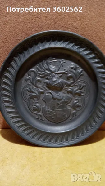 калаена чиния с герб, снимка 1