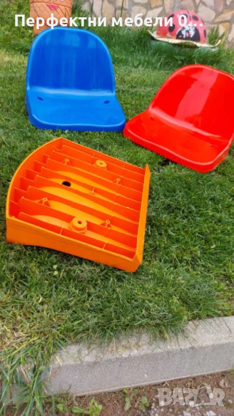 Пластмасова седалка без облегалка,за трактори,комбайни,за летен амфитеатър-бял,червен,оранжев цвят, снимка 1