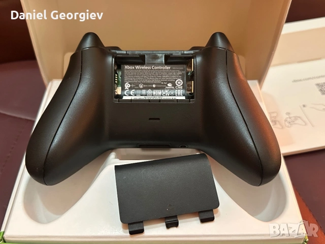 БЕЗЖИЧЕН XBOX CARBON BLACK ДЖОЙСТИК/КОНТРОЛЕР И ДВОЙНА БЕЗЖИЧНА ЗАРЯДНА СТАНЦИЯ С БАТЕРИИ, снимка 3 - Аксесоари - 53177684