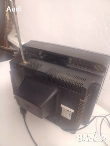 Телевизор HITACHI с кинескоп черно/Бял 220V 50Hz, снимка 3 - Телевизори - 52850156