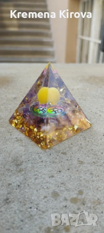 Пирамида оргонит Ом. С аметист. Бижута Луди гъби., снимка 2 - Други ценни предмети - 50961440