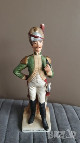 Порцеланова фигура на пехотинец ФРАНЦИЯ от 20 век, снимка 2 - Антикварни и старинни предмети - 43697913