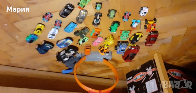 Колички и писта Hot wheels, снимка 9 - Коли, камиони, мотори, писти - 38889893