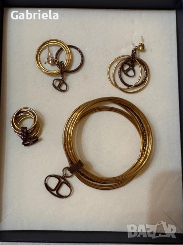 Златни бижута на Just Cavalli