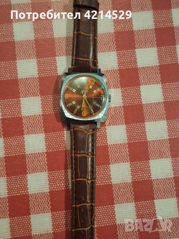 Съветски часовник, снимка 3 - Антикварни и старинни предмети - 53266331