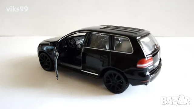 VW Volkswagen Touareg Maisto - Мащаб 1:42, снимка 2 - Колекции - 48074620