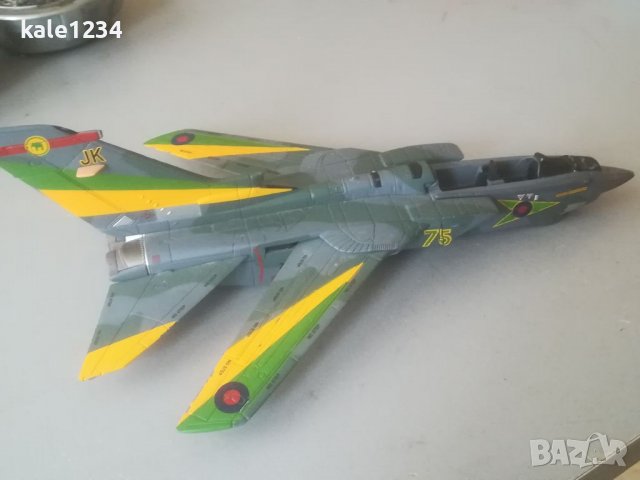 Самолет Panavia tornado AZ 564. Военен. Истребител. Макет 1/72. Corgi, снимка 11 - Колекции - 39348103