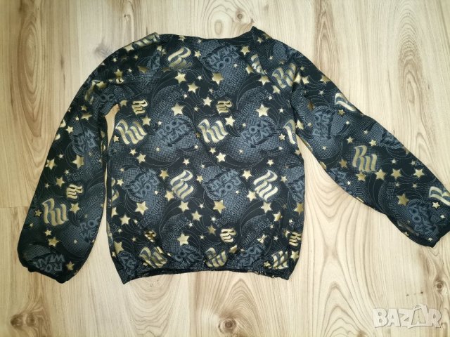 Детска блуза ROCAWEAR, USA оригинал, size M 8/10г, плътна материя, черна, златни щампи, мн. запазена, снимка 2 - Детски Блузи и туники - 35082333