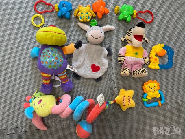 Лот бебешки дрънкалки и играчки