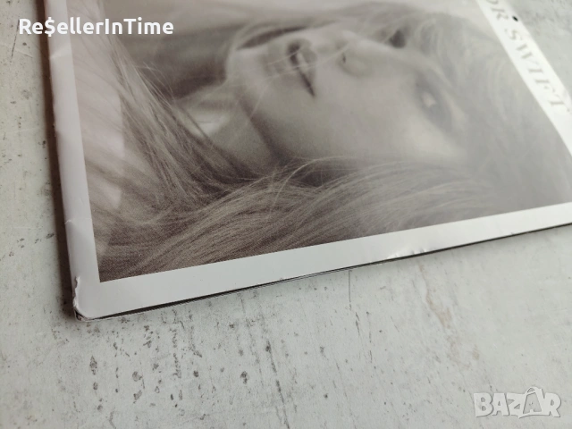 Лот от нови The Taylor book и официален календар Taylor Swift 2026, снимка 8 - Колекции - 53350993