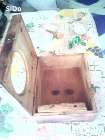 Стенно мини шкафче за часовник будилник от 1955г, снимка 2 - Шкафове - 26505266