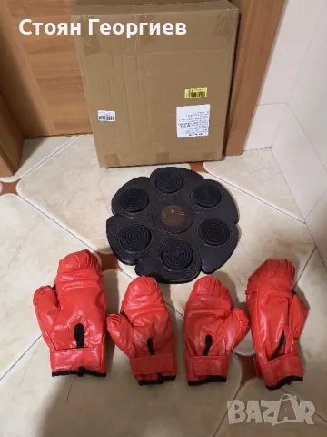 Чисто нова бокс машина музикална 6 мишени 2 чифта ръкавици , снимка 1