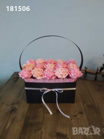  Цветя от креп хартия в кутия, снимка 6 - Изкуствени цветя - 27100148