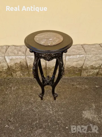 Красива антикварна дървена масичка с мраморен плот 