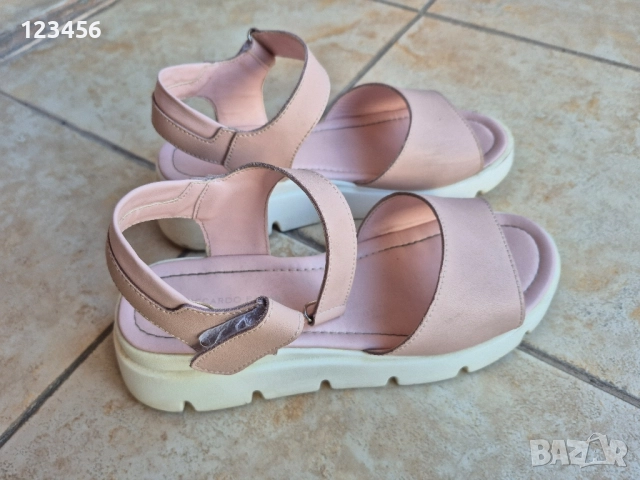 отлично запазени розови сандали