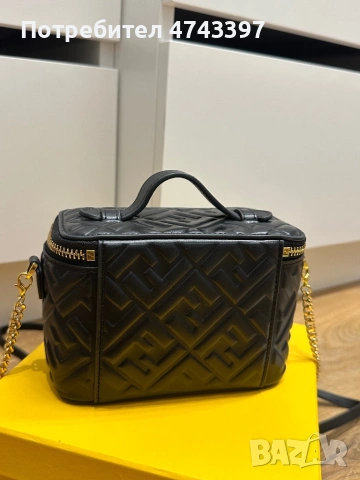 Дамска чанта FENDI Vanity bag, снимка 3 - Чанти - 53558944