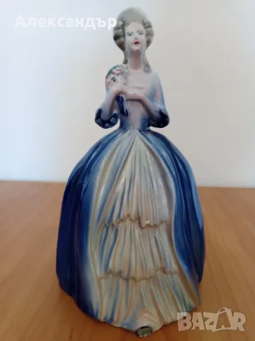 Порцеланова фигура на жена