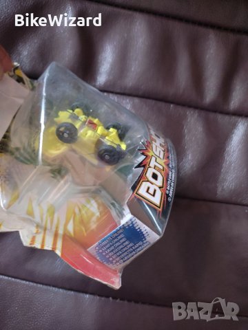 Transformers Bumblebee фигурка НОВА, снимка 3 - Фигурки - 40149330