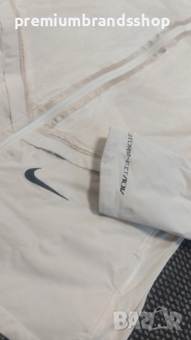 Nike Storm fit ветровка m размер , снимка 3 - Спортни екипи - 52619484