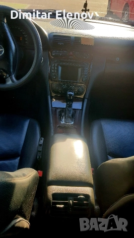 Мерцедес C220 CDI 2003г, снимка 4 - Автомобили и джипове - 52968059