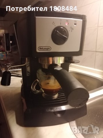 Кафе машина Делонги с ръкохватка с крема диск, работи отлично и прави хубаво кафе с каймак , снимка 2 - Кафемашини - 34947221
