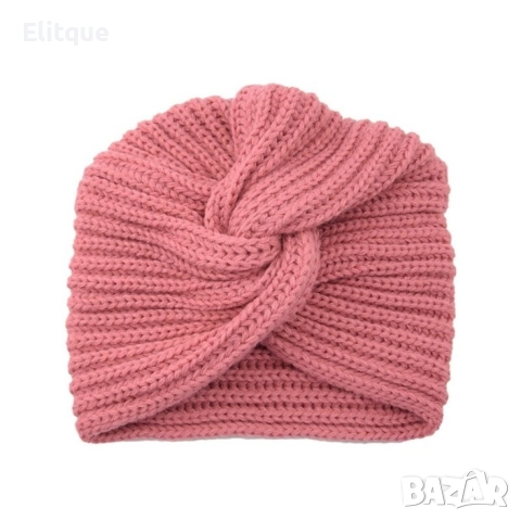Дамска зимна плетена шапка с усукан възел по средата, снимка 8 - Шапки - 52643810