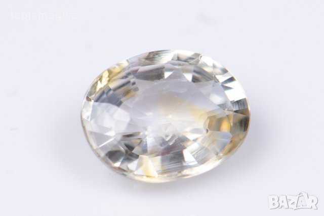 Бледожълт сапфир 0.60ct VS овална шлифовка Цейлон оранжева флуоресценция, снимка 3 - Други - 40567220
