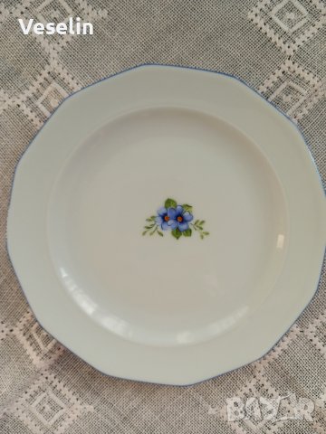 порцеланова чиния , снимка 1 - Чинии - 43794256