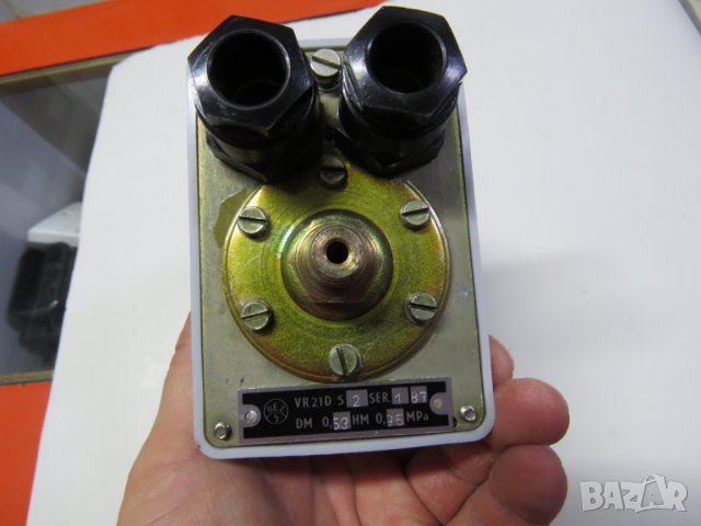 Чешки Пресостат за налягане - нерегулеруем 3х 6А/ 380V, обхват 0,63- 0,95mPa ( 9,5 атмосфери ) , снимка 2 - Други машини и части - 28401878