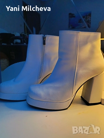 Дамски боти на ток – бели, много запазени