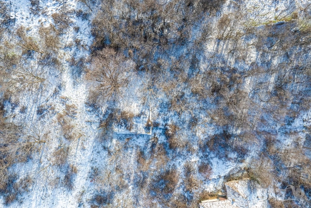 Парцел 1.8 дка в с. Сушица – със законно право на строеж, снимка 2 - Парцели - 53457661