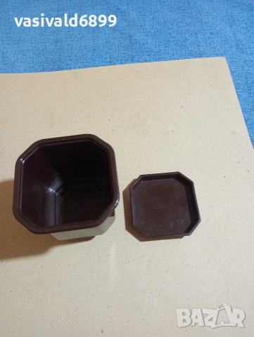 Малка пластмасова саксийка с подложка , снимка 2 - Други стоки за дома - 53451045