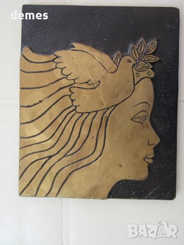 Портрет на млада жена-гипсово пано от времето на соца