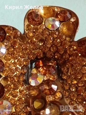 Винтидж брошка с флорален мотив обсипана с кафяви и цветни кристали Hollycraft 52173, снимка 7 - Колиета, медальони, синджири - 52570529