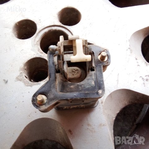 Патрон - Бутон Заден Капак За Фолксваген Пасат Б3 Комби 1991г / VW Passat B3 Combi 1991y, снимка 2 - Части - 43433951