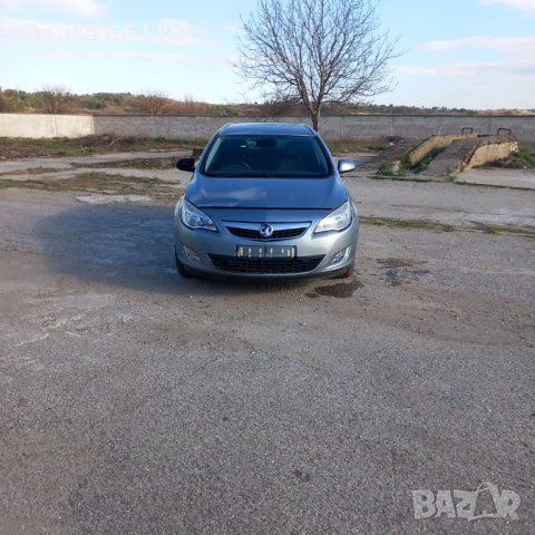 Опел Астра J 2,0 CDTI комби 2011/ Opel Astra J Sports Tourer 2,0 CDTI silver на части, снимка 3 - Части - 43226520