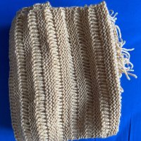 вълнен шал цвят бежов  плетен на една кука дълж 1.37 см, снимка 3 - Шалове - 44124833
