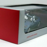 Jaguar F-type V8 S - мащаб 1:43 на IXO модела е нов в PVC дисплей-кейс, снимка 4 - Колекции - 44025854