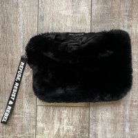 Нов рошав черен клъч чанта Bershka, снимка 3 - Чанти - 43712914